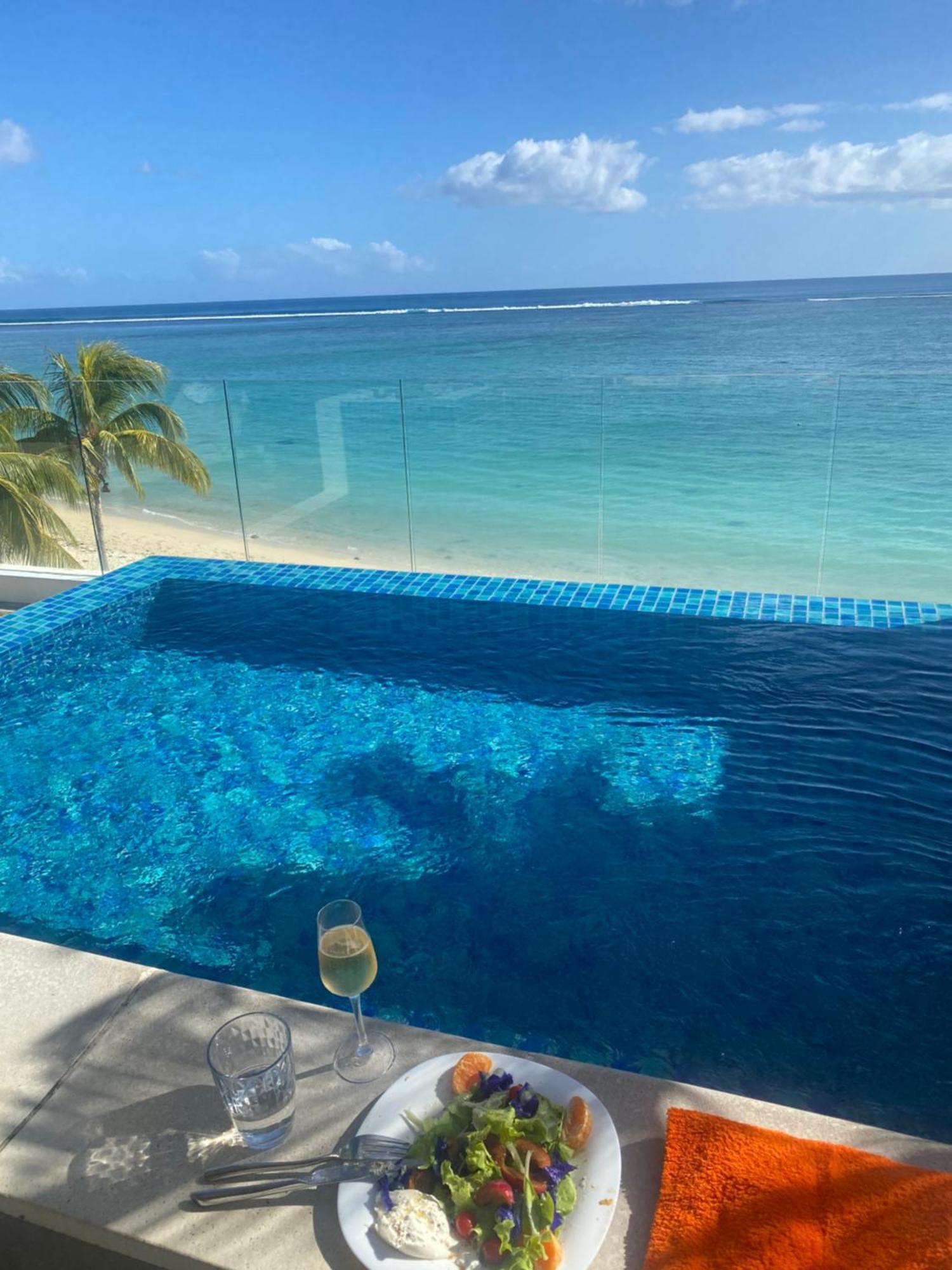 Cap Ouest Beachfront Luxury Penthouse & Apartment Flic-en-Flacq 外观 照片